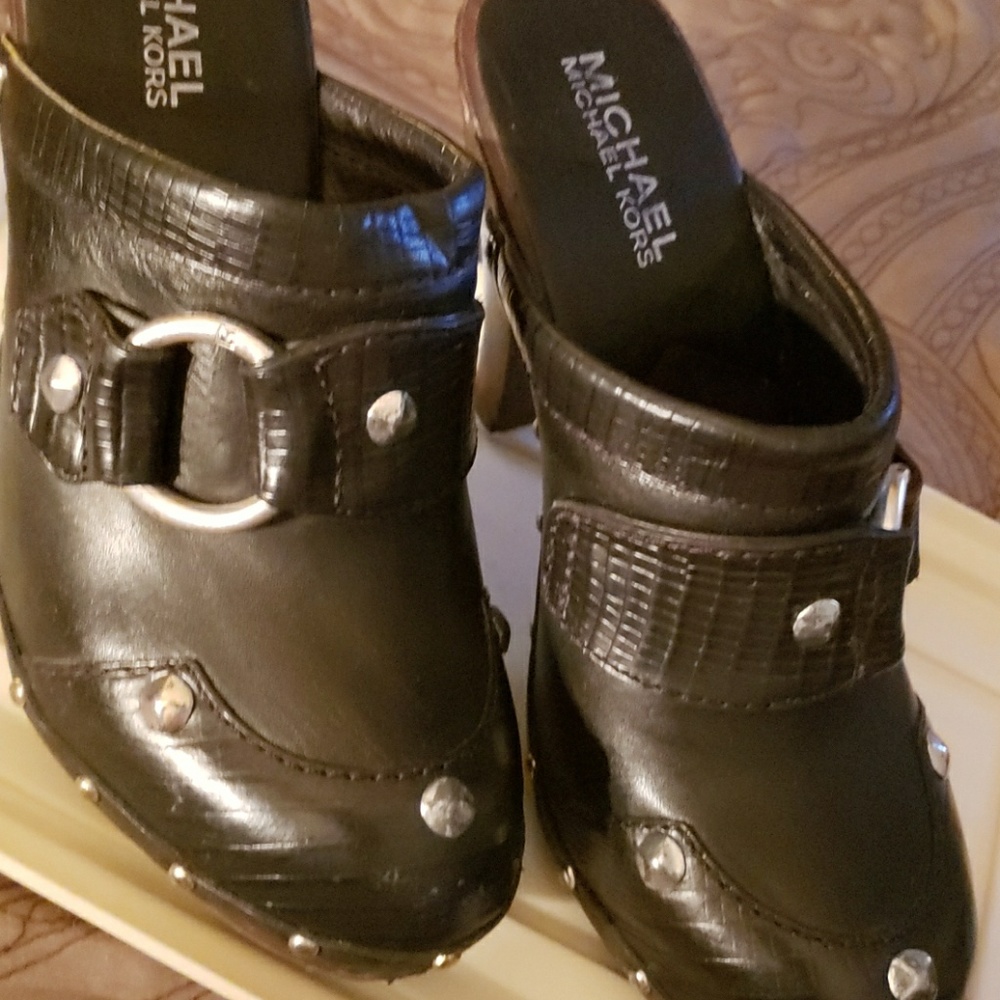 Shoes - Picture 3 of 4